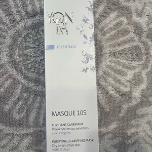 Essentials Masque 105 - White